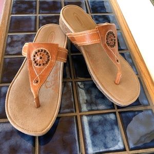 AETREX SZ 9 Emily Adjustable Leather Thong